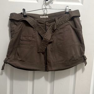 Telluride taupe size 12 shorts with a belt